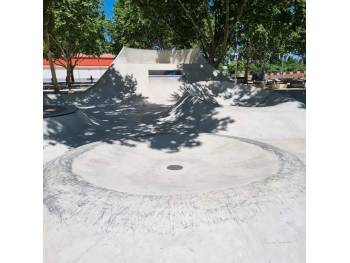 Skatepark en béton de Nîmes
