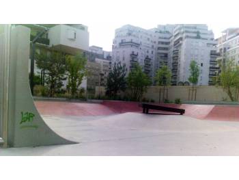 Skatepark en béton de Courbevoie