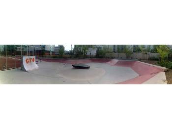 Skatepark en béton de Courbevoie