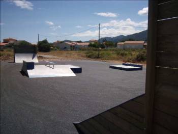 Skatepark de Villelongue-dels-Monts (photo : Newbee)